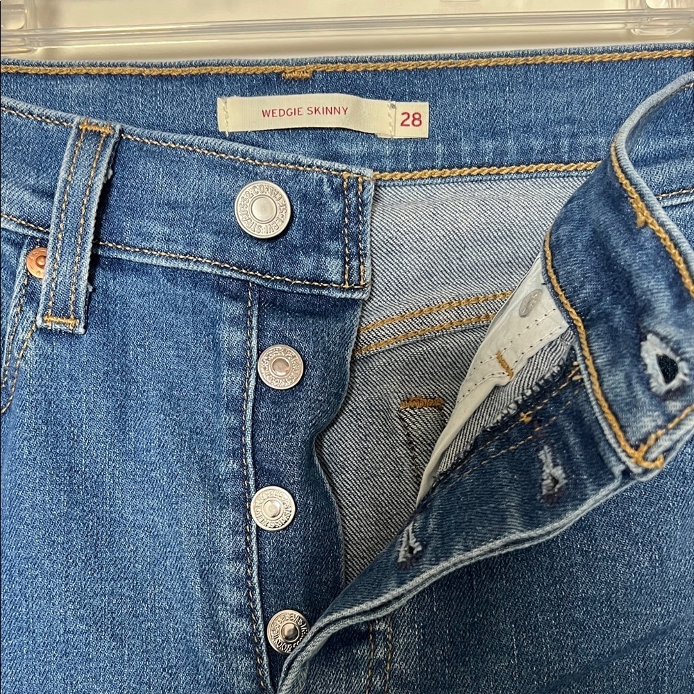Levi’s Wedgie Skinny Button Fly Denim Blue Jeans Size 28 - Picture 2 of 5